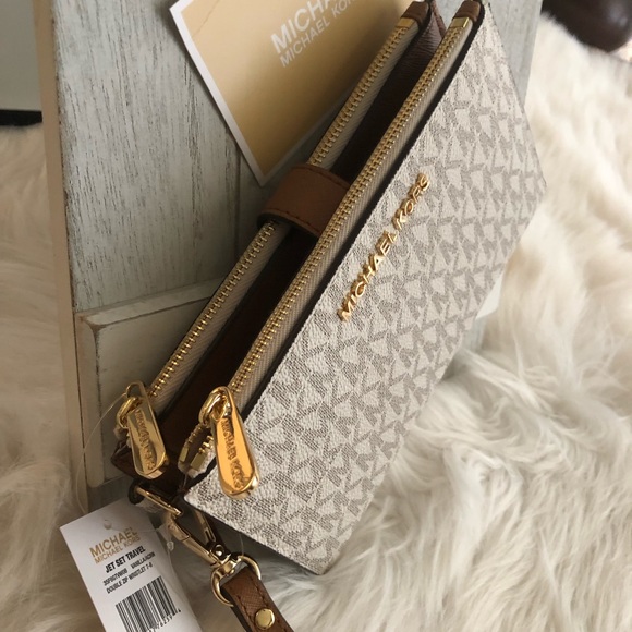 Michael Kors Handbags - Last one ‼️New Mk Vanilla Wallet ♥️